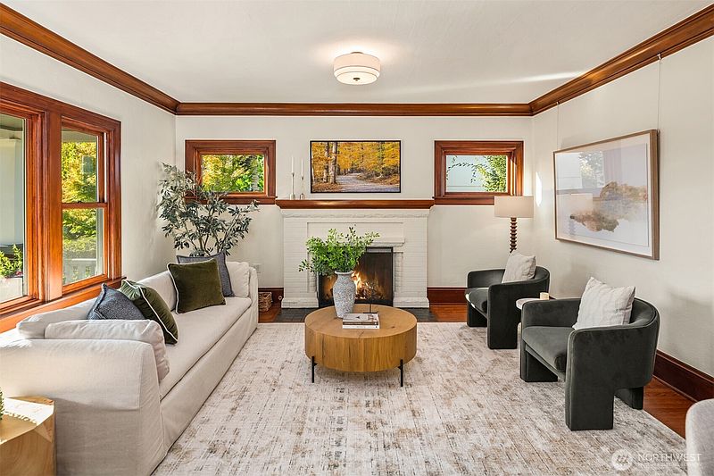 3rd image of 3915 Sunnyside Avenue N