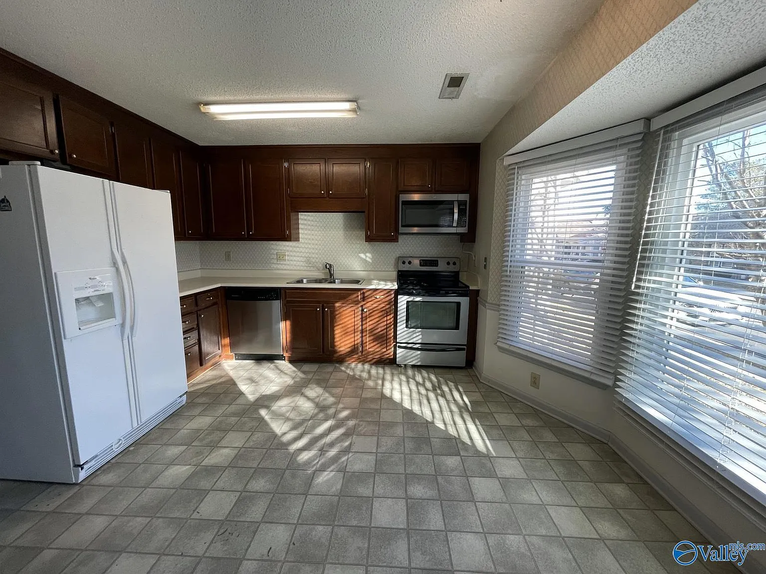 2 bed, 2.5 bath, 1871 sqft, $1,495 — Photo 4