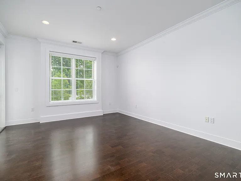77 Havemeyer Ln #303 — Photo 9