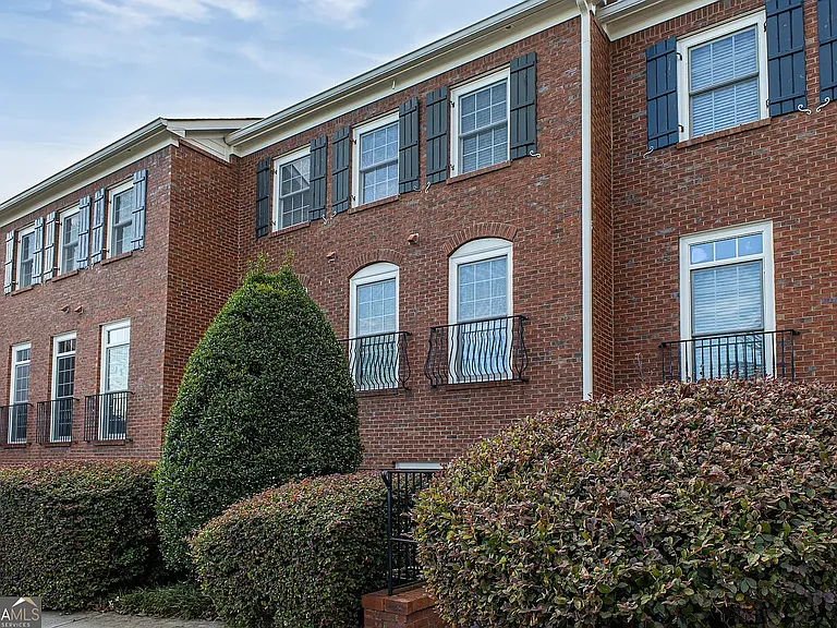 903 Lexington Vlg — Photo 2