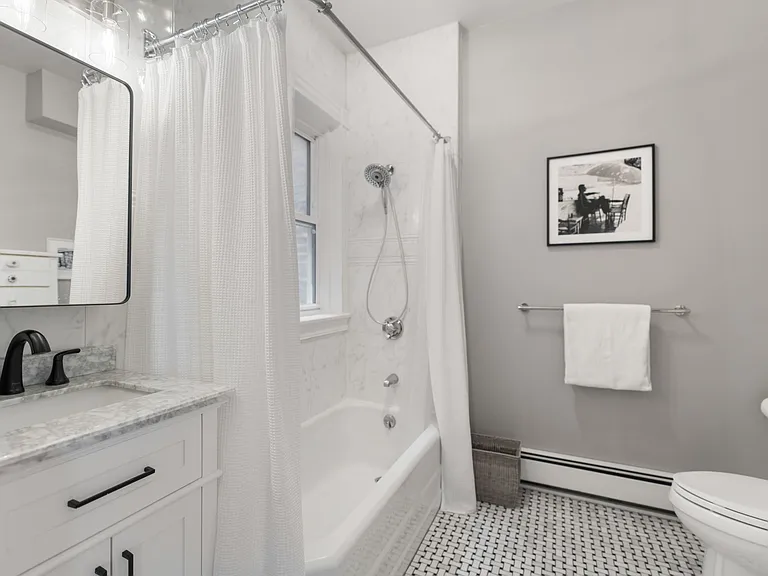 639 E 7th St #3 — Photo 22