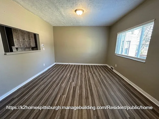 1130 Irwin St — Photo 4