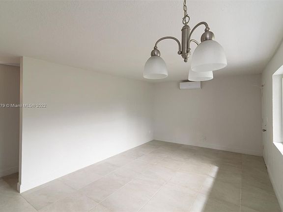 3rd image of 1525 NE 125th St APT 310