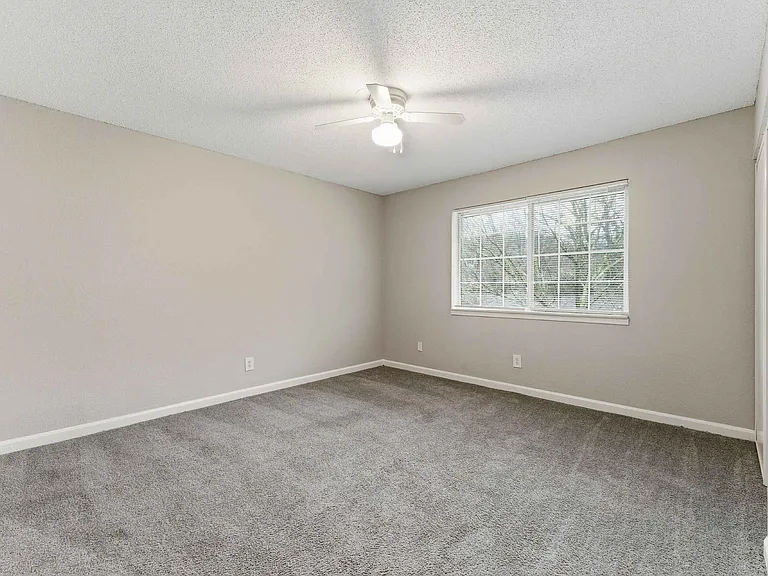 Eastlake Gardens — Photo 20