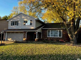 1138 Karenoaks Dr, Macomb, IL 61455