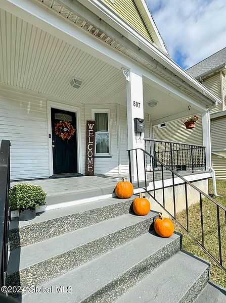 3rd image of 807 1st Street Street