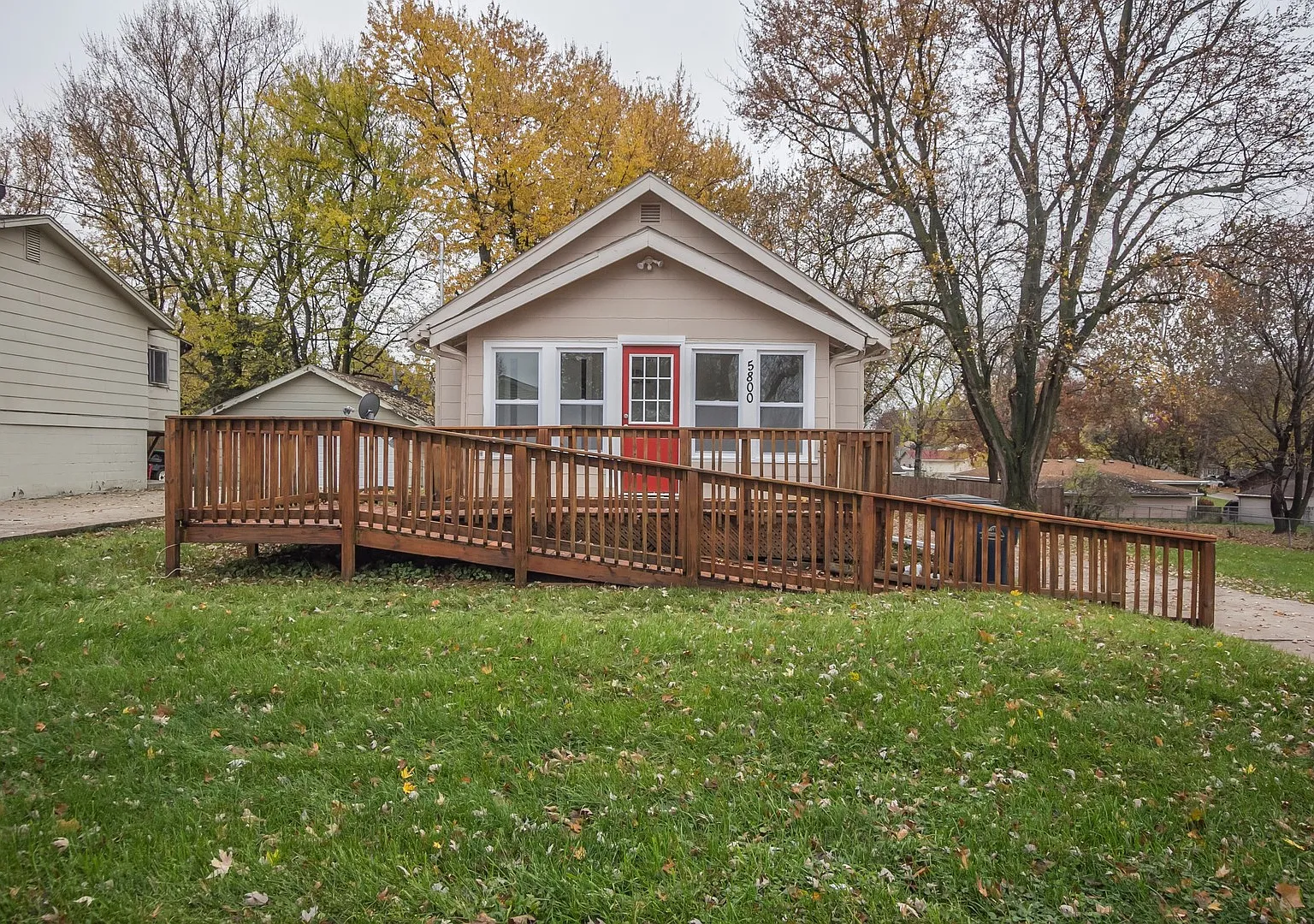 Spacious 2 bedroom 1 bath home — Photo 1