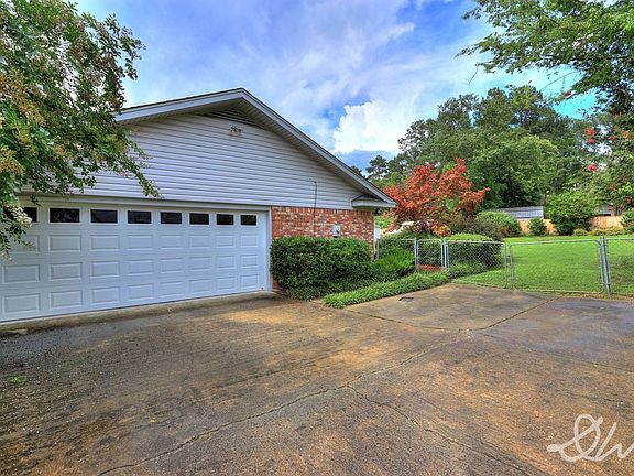 desireable side entry garage