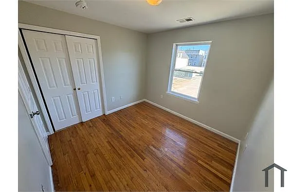 Building Photo - 244 Nye Ave #2