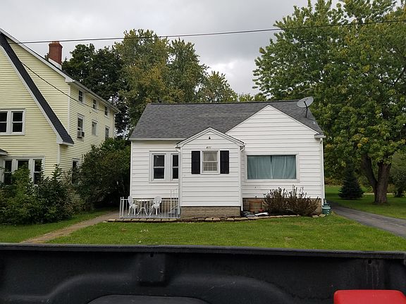 3rd image of 874 Lee Ave