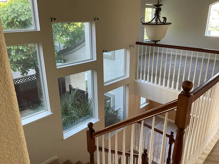 1360 Tiffany Dr — Photo 7