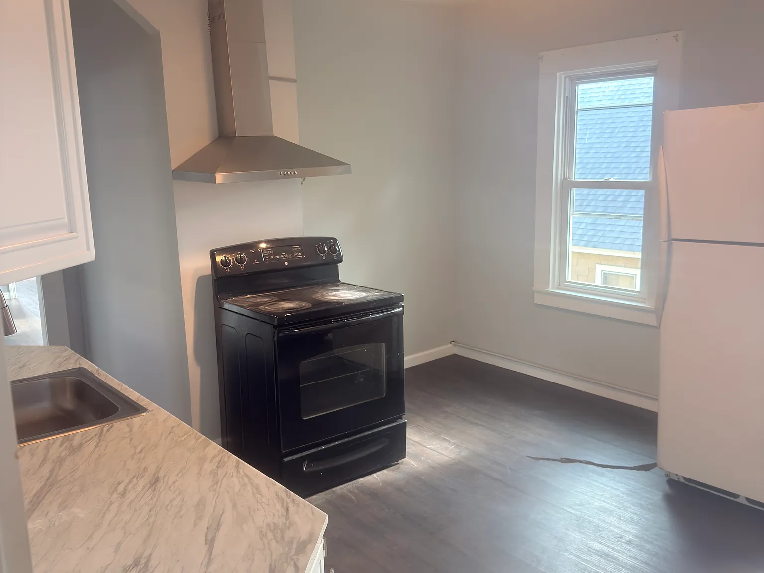 3 bed, $2,200 — Photo 2