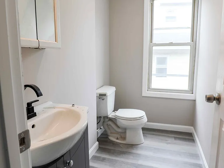 66 Quint Ave #2 — Photo 5