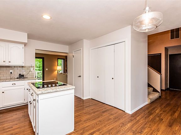 4th image of 101 Peachtree Ln