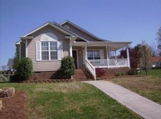 4985 Fiddlers Run Dr, Kernersville, NC 27284