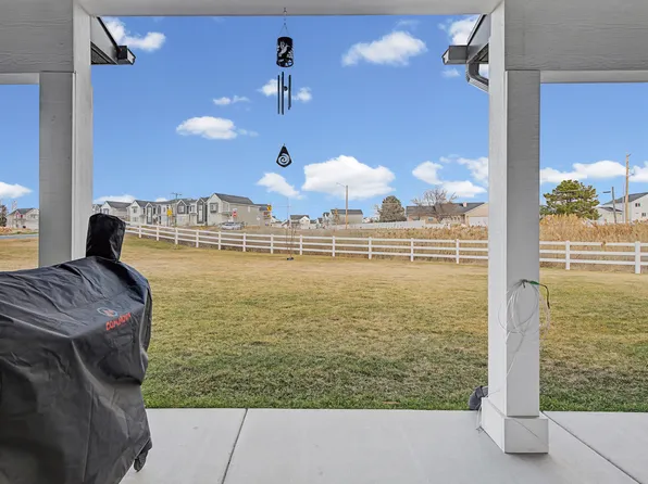 1694 W 2975 S Unit D, Syracuse, UT 84075
