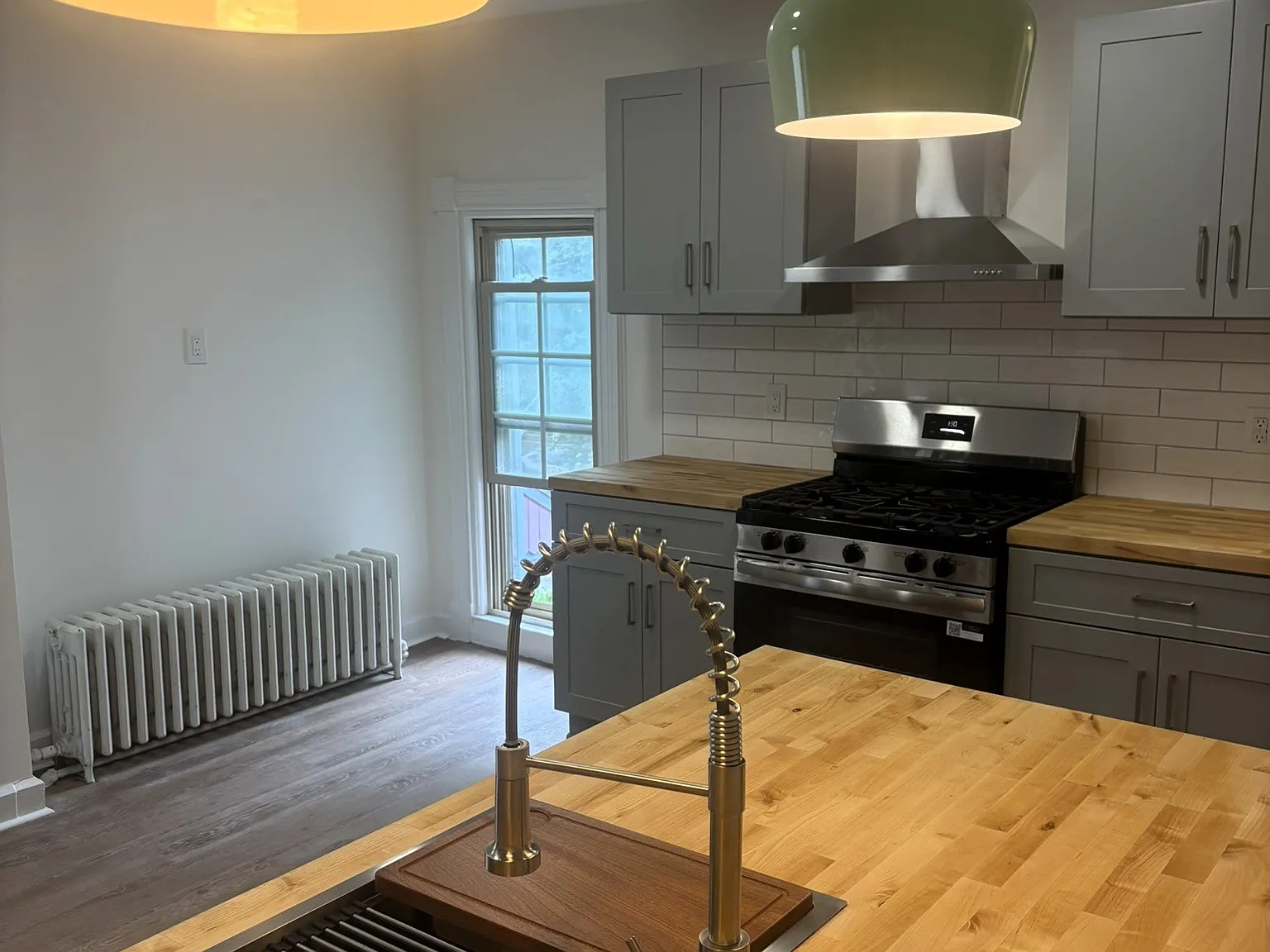 2 bed, 850 sqft, $1,575 — Photo 2