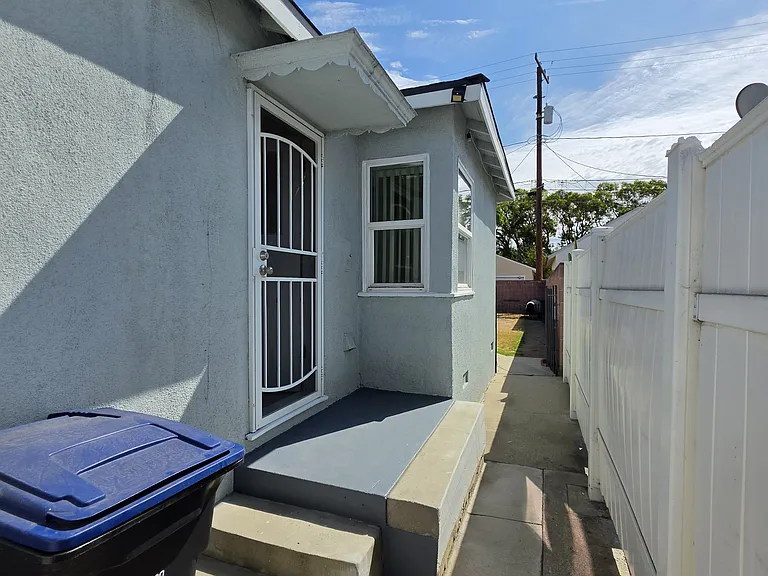 1232 N Screenland Dr — Photo 13