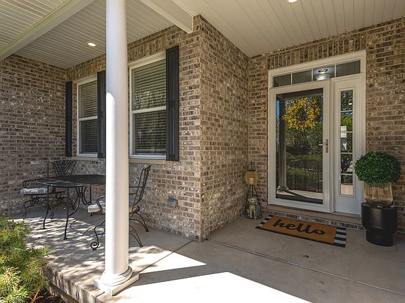 OPEN FRONT PORCH-ROOM FOR TABLE & CHAIRS