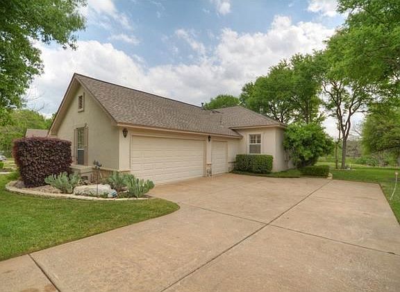 A Side-Entry Garage with Golf Cart Garage adds plenty of guest parking at this wonderful Sun City Texas Rio Grande Estate Home backing the evergreen beauty of Legacy Hills Golf Course.