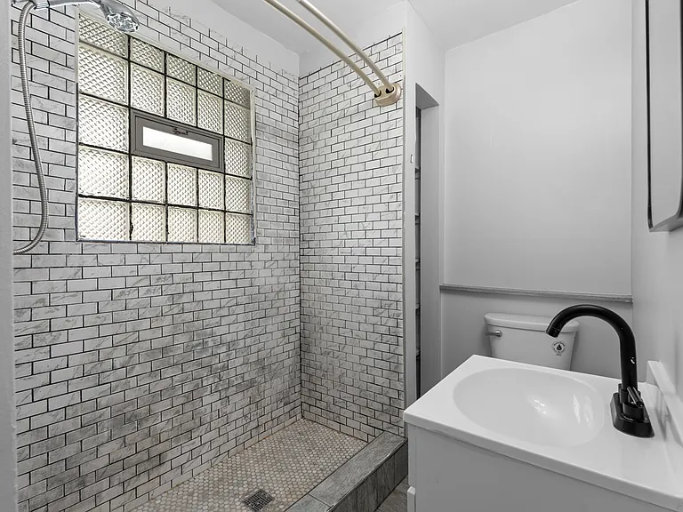 1806 E Eleven Mile Rd #1806 — Photo 10