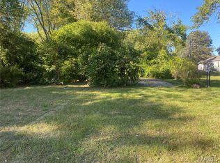 212 Meadowbrook Dr, O Fallon, IL 62269