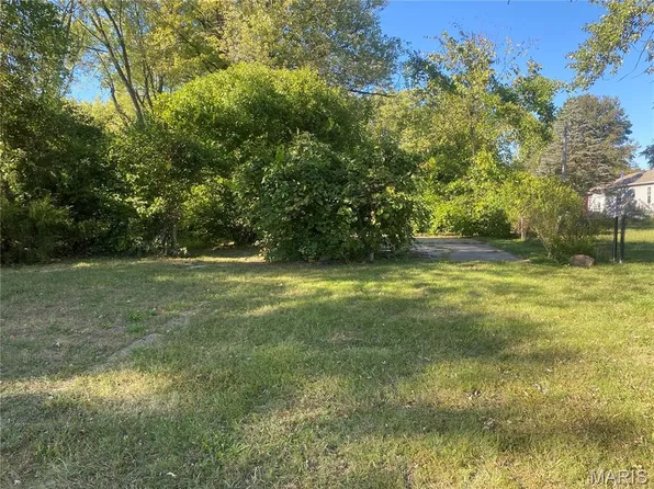 212 Meadowbrook Dr, O Fallon, IL 62269