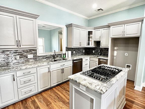 5th image of 4844 Cypress Lake Dr