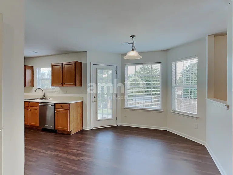 194 Madelia Pl — Photo 4