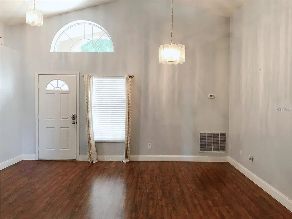 3 bed, 2.0 bath, 1570 sqft, $2,500 — Photo 3