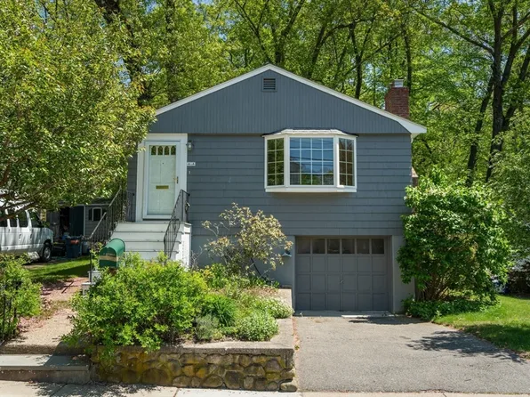 44 Hackensack Rd, Chestnut Hill, MA 02467