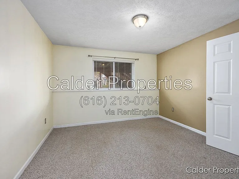 5686 E Falling Leaf Dr SE — Photo 31