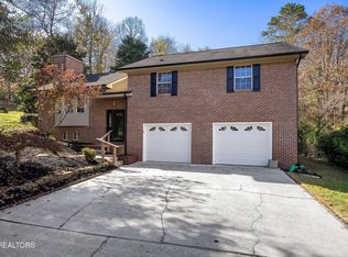 104 Esquire Ct, Oak Ridge, TN 37830