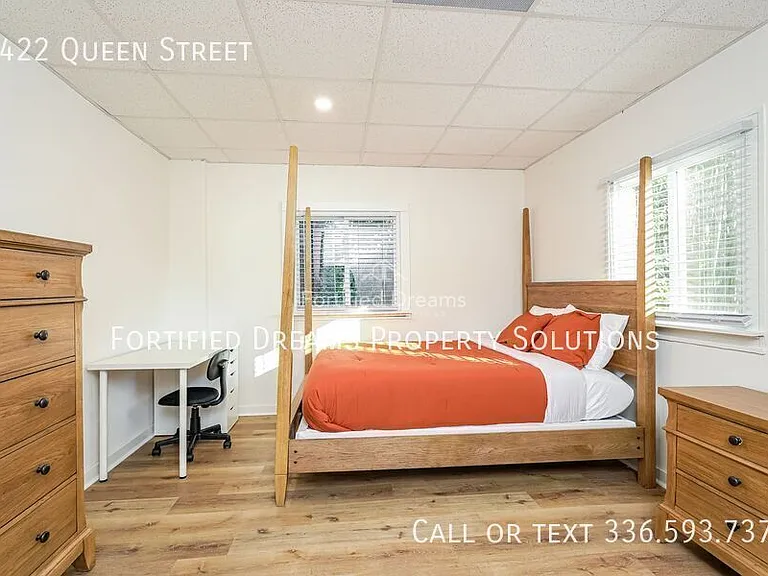 2422 Queen St — Photo 8