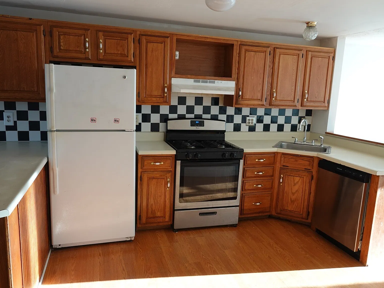 2 bed, 1.5 bath, 1000 sqft, $2,300 — Photo 4