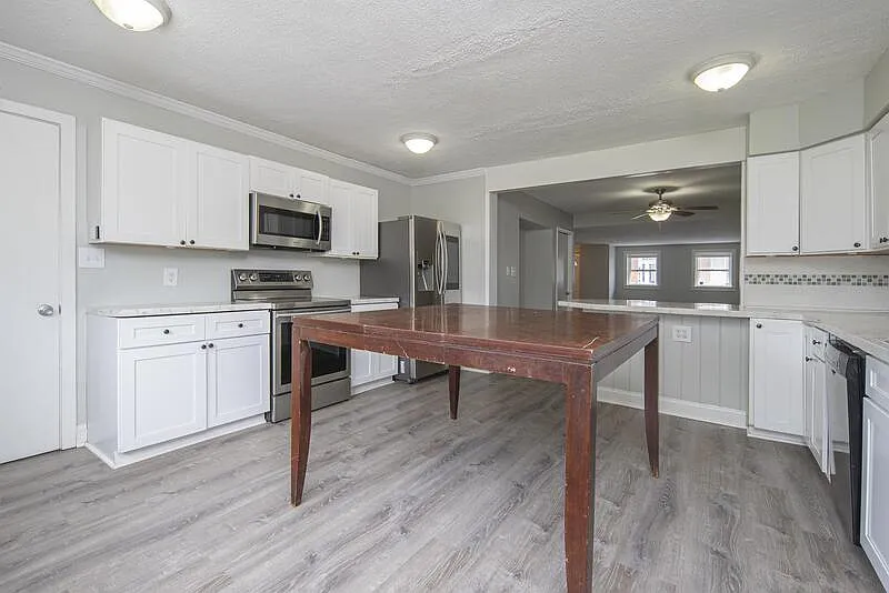 3 bed, 1.5 bath, 1520 sqft, $1,850 — Photo 4