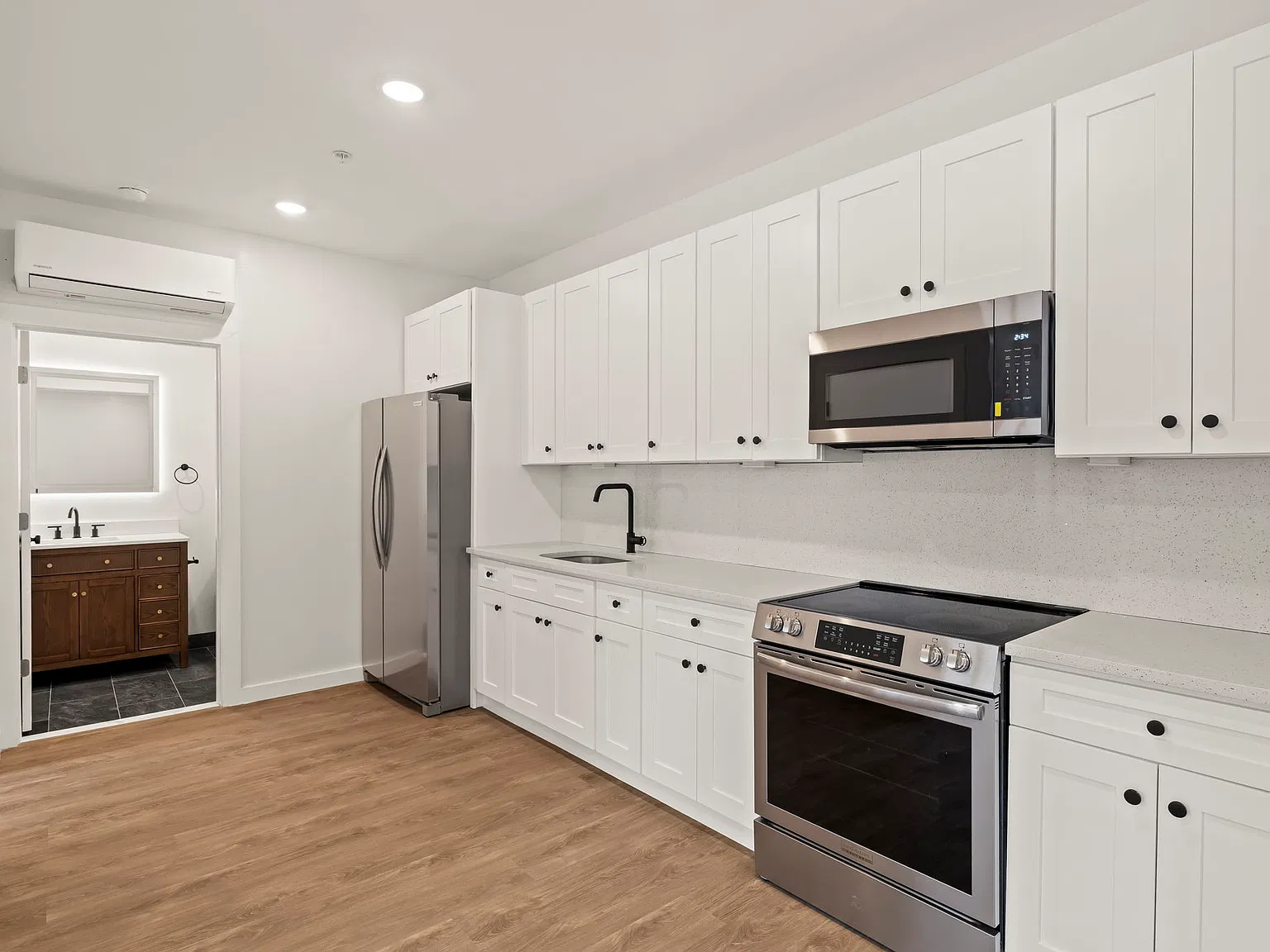 231 E Bringhurst St — Photo 2
