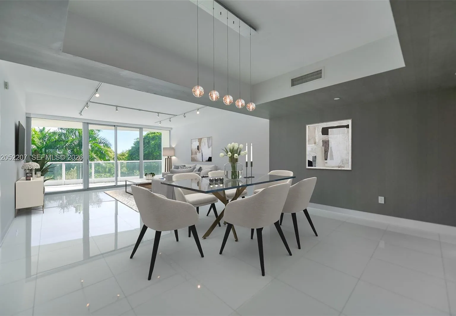 Grovenor House Condo — Photo 1