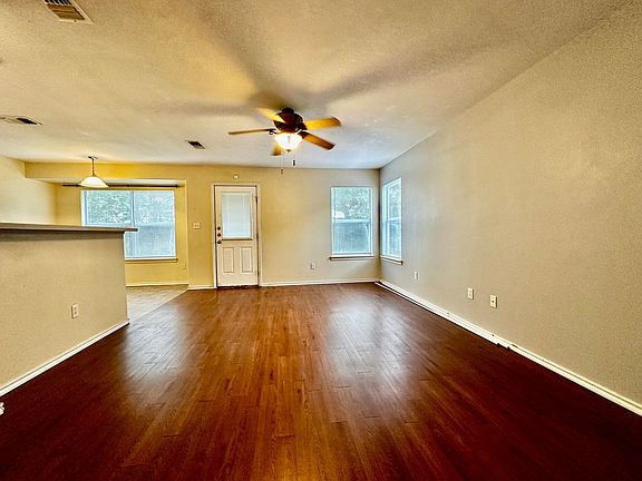 3rd image of 125 Amelia Ct
