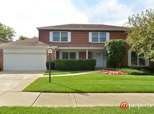 4341 Phyllis Dr, Northbrook, IL 60062