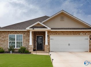 225 Irish Hill Dr, Meridianville, AL 35759