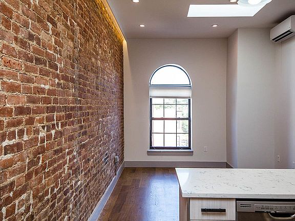 2nd image of 656 Hancock St #11