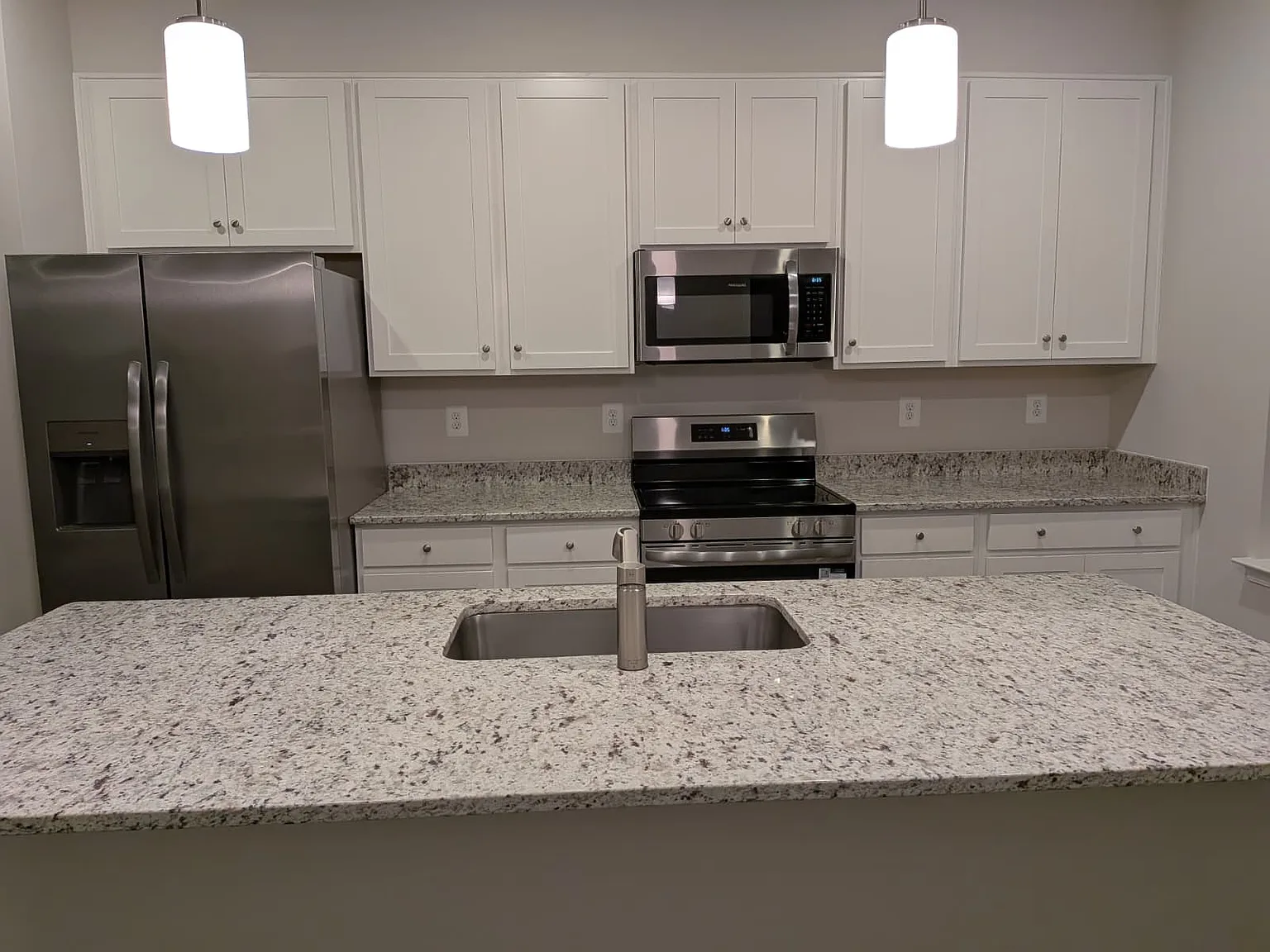 3 bed, 2.5 bath, 1650 sqft, $2,099 — Photo 2
