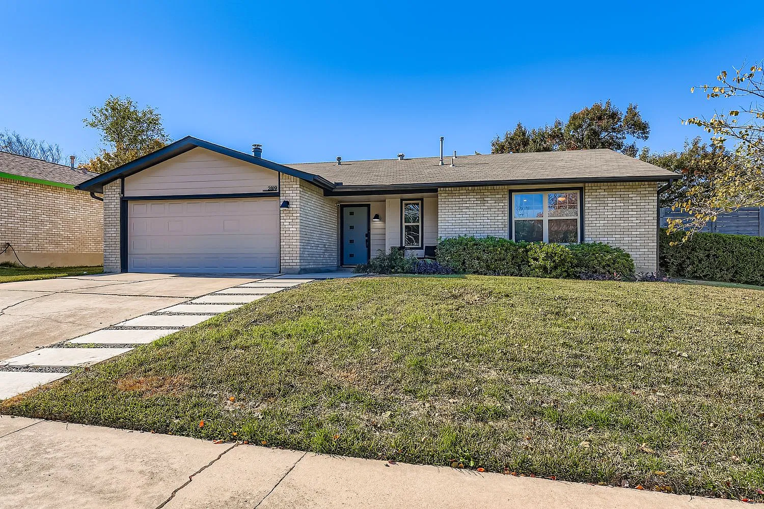 3 bed, 1517 sqft, $7,776 — Photo 1