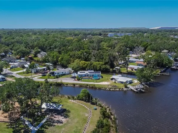 8607 Parkway Cir, Riverview, FL 33569