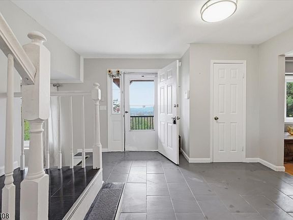 4th image of 112 Knob Hill Rd
