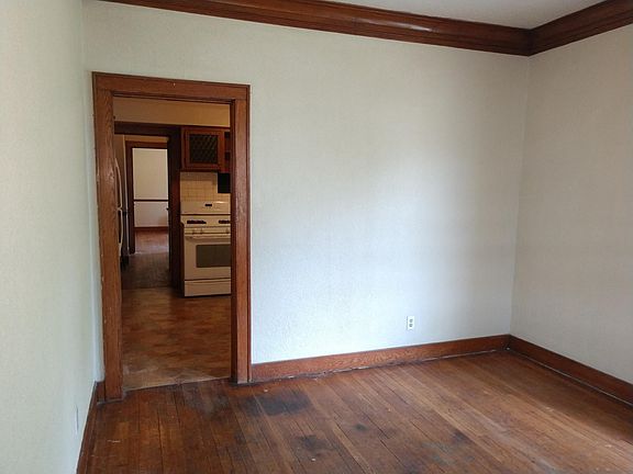 4th image of 214 W Farmer St APT 2