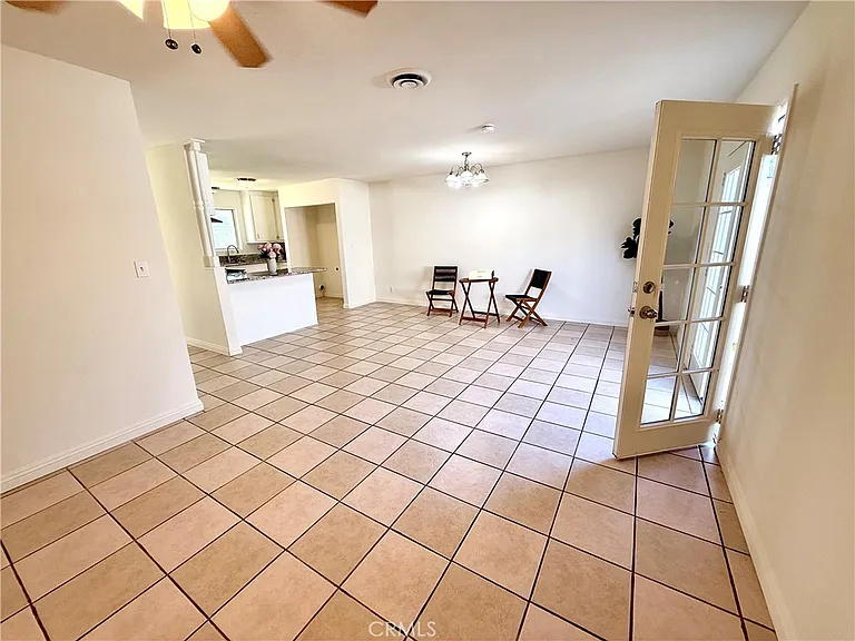 684 E Lee Pl — Photo 11