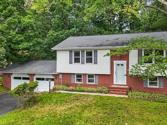3rd image of 130 Circle Rd