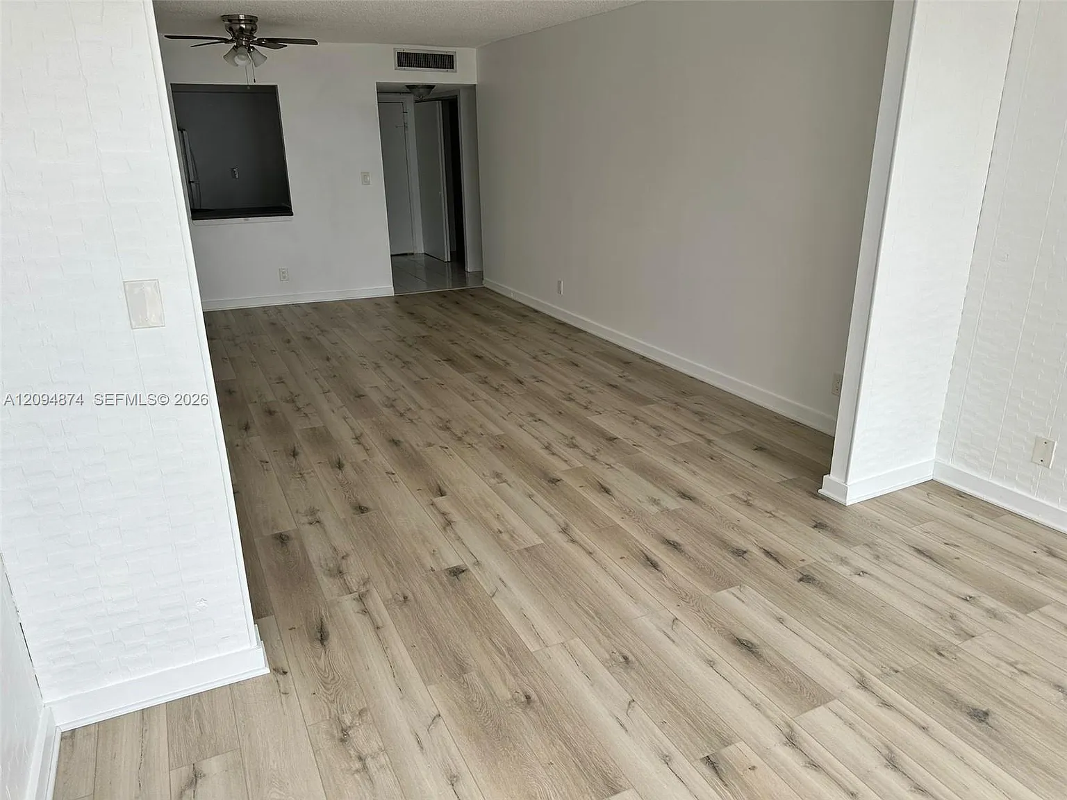 Desoto Park Condo — Photo 2